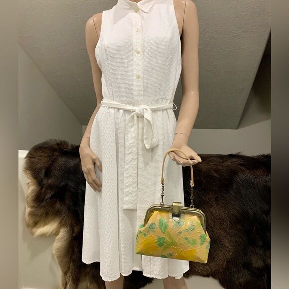 Handmade Genuine Leather Floral Embossed Chic Metal Frame Bag/Crossbody - Picture 4 of 15